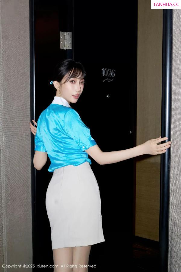 玥儿玥  [XiuRen]高清写真图 2025.10.27 No.10914 玥儿玥er 空姐制服第6张图片